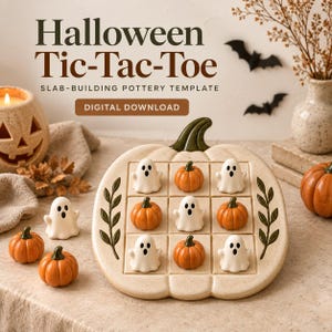 Puede incluir: Un tablero de tres en raya de cerámica con forma de calabaza, superficie color crema, detalles de hojas verdes y una cuadrícula. Las piezas incluyen figuras de fantasmas blancos y calabazas naranjas. Texto: Halloween Tic-Tac-Toe.