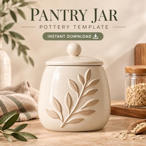 Puede incluir: Un tarro de cerámica color crema con tapa a juego y pomo. El tarro presenta un diseño de rama de hojas en relieve en la parte frontal. El texto en la parte superior dice PANTRY JAR POTTERY TEMPLATE y muestra INSTANT DOWNLOAD con un icono.
