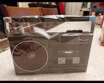 Reproductor de radiocasetes International Super Slim vintage, de los años 80, nuevo sin usar (caja y manual originales).