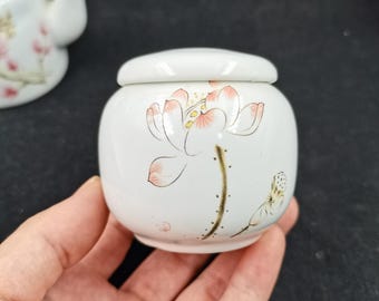 Hand Painted Lotus Tea Canister White Porcelain Tea Storage Jar Sealed Ceramic Tea Caddy with Lid