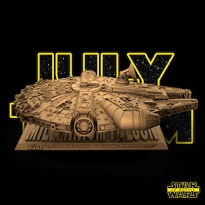 Peut inclure: Un modèle 3D couleur beige du vaisseau Millennium Falcon reposant sur une base avec le texte "YOU'VE NEVER HEARD OF THE MILLENNIUM FALCON?" et le logo Star Wars. L'arrière-plan affiche le mot "JULY" en jaune avec un motif d'espace étoilé.