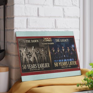 Puede incluir: Una impresión de arte mural rectangular con un diseño de pantalla dividida de la banda Tabou Combo. El lado izquierdo muestra al grupo en 1970 con el texto THE DAWN y 50 YEARS EARLIER. El lado derecho muestra al grupo en 2020 con THE LEGACY y 50 YEARS LATER.