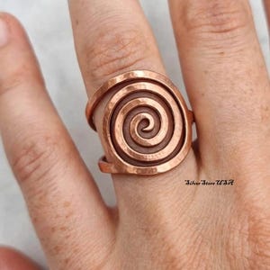 Bague spirale en cuivre martelé || Bague tourbillon en cuivre pur || Bague bohème vortex || Bague en cuivre tendance || Large anneau spirale || Cadeau pour elle