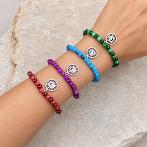 Buntes Sonnenarmband mit Anhänger, himmlischer Schmuck aus marmorierten Perlen, Boho-Festival-Accessoire, verspieltes Geschenk für Sie
