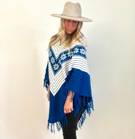 70’s snowflake ski poncho blue and white - image 2