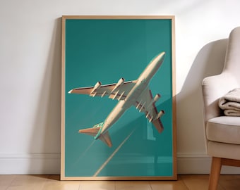 Può includere: Una stampa artistica incorniciata raffigurante un aereo di linea che vola in diagonale su uno sfondo color verde acqua. Il velivolo è ritratto da un'angolazione dal basso, mostrando le ali, i quattro motori e la sezione della coda.