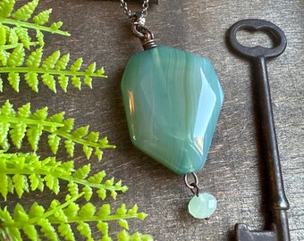 Green agate pendant // Rustic industrial jewelry // Gothic style // Dark aesthetic // Asymmetric necklace