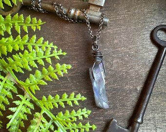 Grey aura quartz pendant // Rustic industrial jewelry // Gothic style // Dark aesthetic // Grey rainbow jewelry