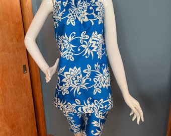 Absolutely adorable! Two piece top with draw string shorts. Classic 1960s style. soft combed cotton. Young Hawaii, Honolulu. Extra small.