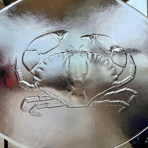 Kosta Boda - Two delightful embossed crab serving plates - 1970s - Goran Warff design - in the original box.
