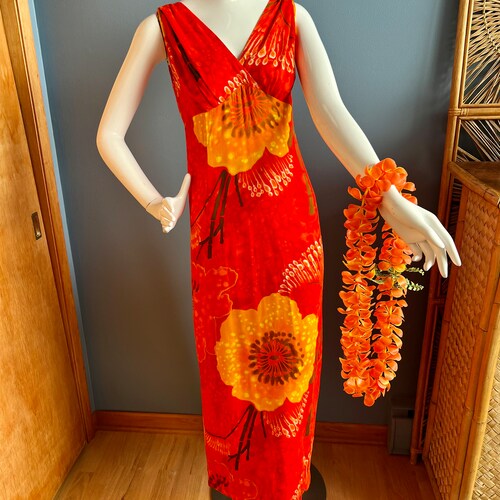 Shops Gorgeous vintage Elsie Krassas Waikiki Hawaiian mu'u mu'u. Orange pop! Absolutely beautiful and flattering. lovely! Modern size 4/6