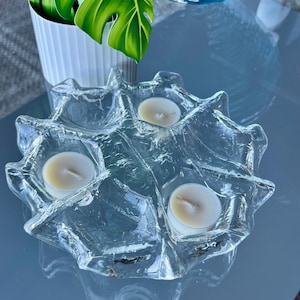 A very lovely Scandinavian Muurla Finnish  glass candle holder. This pretty candle holder, holds three tea lights. Such a pretty design.