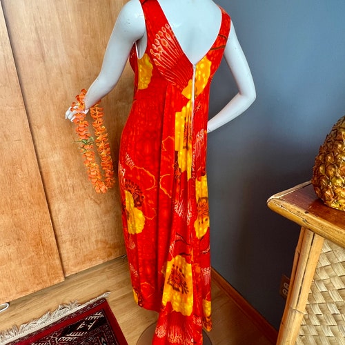 Shops Gorgeous vintage Elsie Krassas Waikiki Hawaiian mu'u mu'u. Orange pop! Absolutely beautiful and flattering. lovely! Modern size 4/6