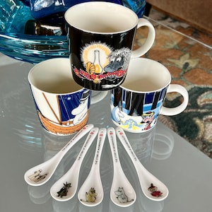 Three fab Arabia Moomin mugs and 5 Moomin ceramic spoons. Moominpappa, Ancestor mug & Snow Latern.  So festive and fun.  Arabia, Finland