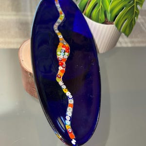 Gorgeous oval Murano decorative glass plate. Beautiful Venetian millefiori murrine accents. Original Venetian Murano sticker on the base.