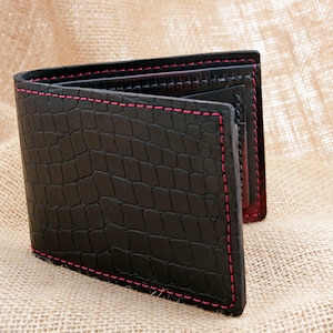 Cartera de piel con estampado de cocodrilo negro hecha a mano
