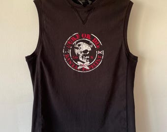 Vintage jaren 2000 Y2K Surf or Die mouwloos shirt vervaagde zwarte grafische schedel Company Standard Medium