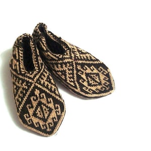 Hand Knit Turkish Slippers, Beige Brown Crochet Socks, women slipper bots