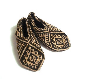 Hand Knit Turkish Slippers, Beige Brown Crochet Socks, women slipper bots