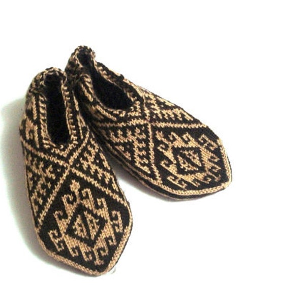 Hand Knit Turkish Slippers, Beige Brown Crochet Socks, women slipper bots