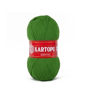 May include: A ball of green yarn with a red label that says "KARTOPU KRISTAL".