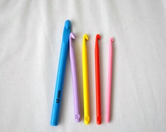 Agujas de gancho de ganchillo de plástico, ganchillo ganchos de punto agujas de 6 mm a 12 mm de ganchos de color 15 cm de todos los tamaños