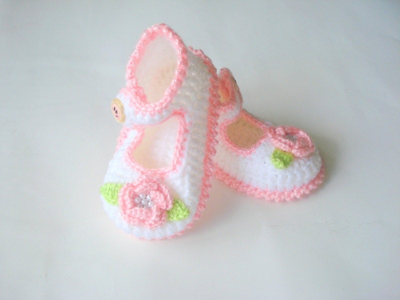 Crochet Baby girl Booties white pink flowered baby shoes | Etsy