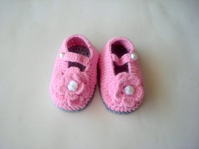 Mary jane shoes, crochet baby shoes, grey pink baby booties, flowered baby shoes, crochet baby slippers, baby girl shoes, baby shower gift image 1