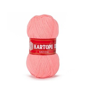 May include: A ball of pink yarn with a red label that says "KARTOPU KRISTAL".