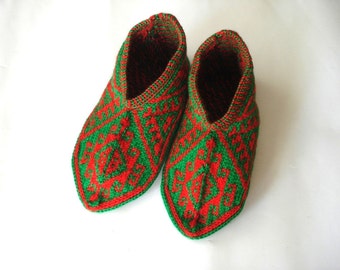 Emerald Green and red  knit Slippers, ladies booties, womens winter socks, house shoes Christmas gifts for her