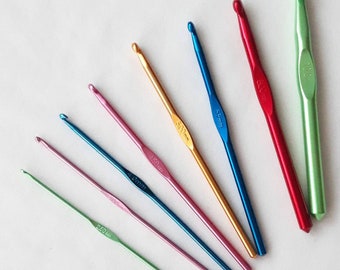 Colored Aluminum Crochet Hook (2.5mm to 10mm)