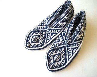 knit men Slippers, dark blue White Hand knit Turkish Socks, winter grandfather gifts, flats mens size 9 10 11