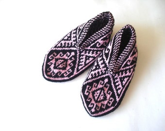 Black powder pink geometric women Slippers, hand knit socks, home shoes, Christmas gifts for her woman