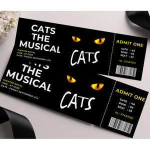 Könnte beinhalten: Zwei schwarze rechteckige Eintrittskarten für Cats The Musical mit gelben Katzenaugen in der Mitte. Der Text umfasst ADMIT ONE, GATE 4A, ROW 02, SEAT 03, ID 57487931, THEATRE ROYAL, TIME 19:00 und DATE FRIDAY SEPTEMBER 4TH sowie einen Strichcode.