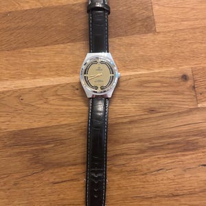 Vintage Tonneau Watch - Etsy display picture 3