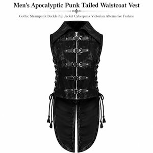 Op de afbeelding: Een zwart mouwloos vest met een centrale ritssluiting, vier horizontale gespriemen en een lange gespleten achterkant. Het kledingstuk is voorzien van vetersluiting aan de zijkanten met kwastjes en toont de tekst: Men's Apocalyptic Punk Tailed Waistcoat Vest.
