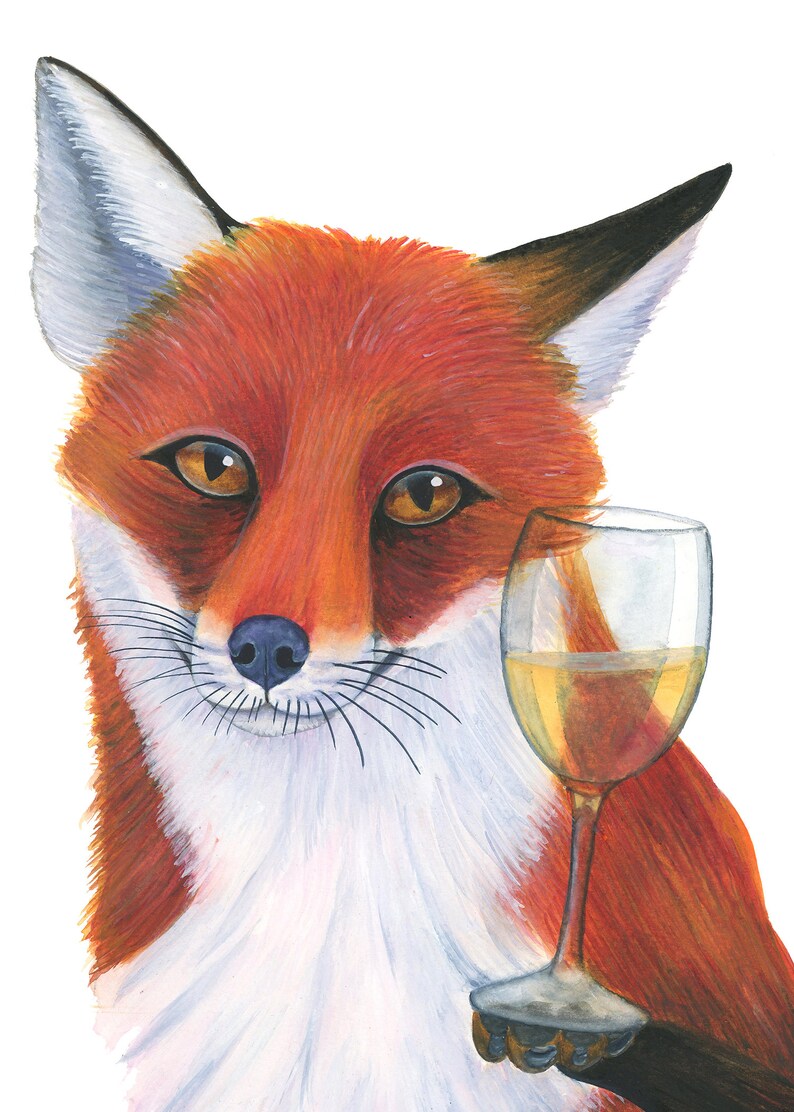 Puede incluir: Un zorro rojo con el pecho blanco y la nariz negra sostiene una copa de vino blanco. El zorro tiene una expresi&oacute;n astuta en su rostro.
