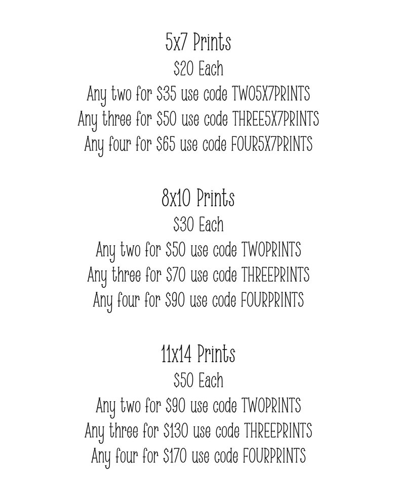 Puede incluir: Una tabla de precios para impresiones de diferentes tama&ntilde;os. Las impresiones de 5x7 cuestan 20&nbsp;&euro; cada una, las impresiones de 8x10 cuestan 30&nbsp;&euro; cada una y las impresiones de 11x14 cuestan 50&nbsp;&euro; cada una. Se ofrecen descuentos para impresiones m&uacute;ltiples, con c&oacute;digos enumerados para cada descuento.
