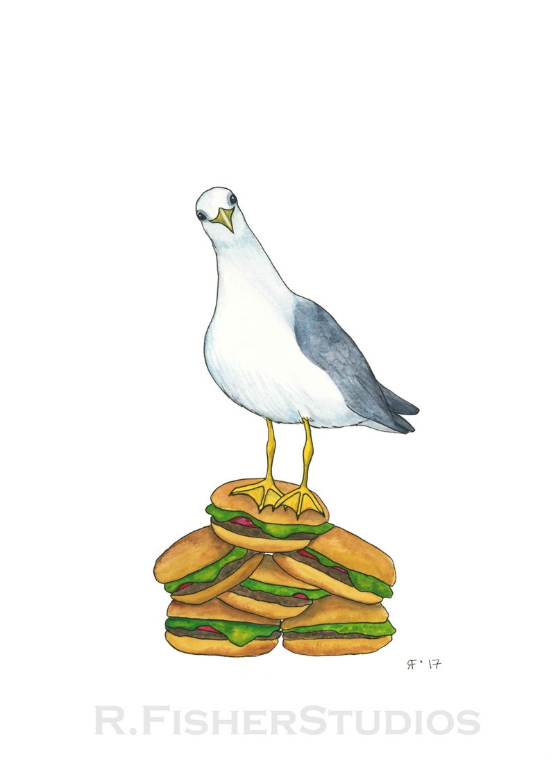 Puede incluir: Una ilustraci&oacute;n de acuarela de una gaviota de pie sobre una pila de cinco hamburguesas. La gaviota est&aacute; mirando directamente al espectador con una expresi&oacute;n ligeramente traviesa. Las hamburguesas est&aacute;n apiladas en forma de pir&aacute;mide, siendo la hamburguesa superior la m&aacute;s grande. La ilustraci&oacute;n est&aacute; firmada "F'17" en la esquina inferior derecha y "R. FISHER STUDIOS" en el centro inferior.