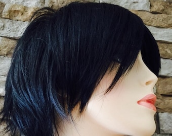 Billie // kurze schwarze geschichtete Kunstfaser-Perücke, Halloween-Kostüm, Cosplay Perücke
