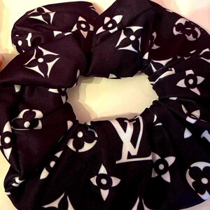 Louis Vuitton Black & White Monogram Hair Scrunchie s-l400.jpg main image 3