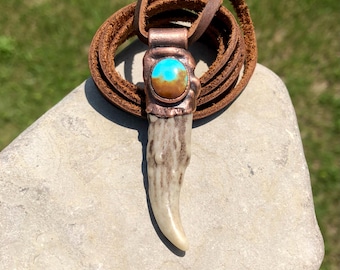 Collier en bois de cervidé turquoise du Colorado