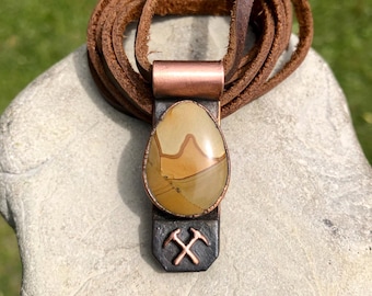 Collier en jaspe illustré