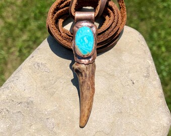 Collier en bois de cervidé turquoise du Colorado