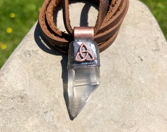 Collier en cristal avec noeud celtique