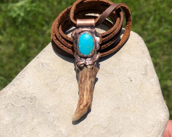 Collier en bois de cervidé turquoise du Colorado