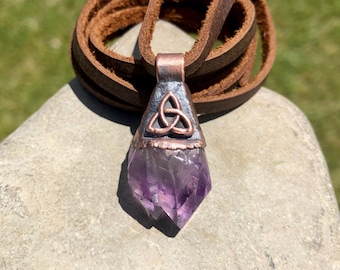 Collier noeud celtique en améthyste, noeud de la Trinité