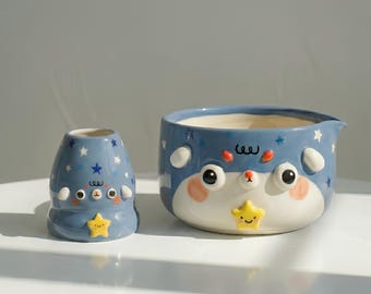 Ręcznie robiony niebieski ceramiczny zestaw misek do matchy z uchwytem na trzepaczkę • Kawaii Cottagecore Decor