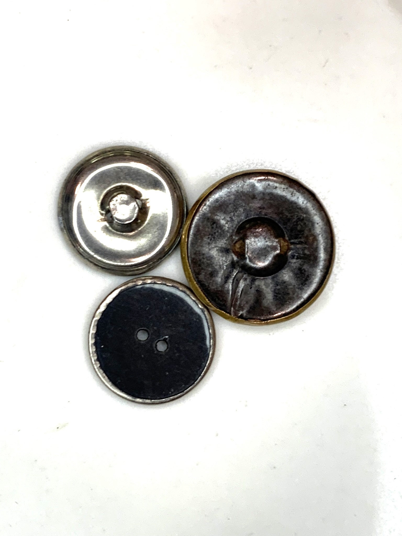 Bouton Ancien Métal Avec Centre En Celluloïd - Mercerie Vintage - Lot 2489
