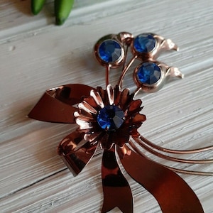 1940&#39;s Sterling Silver Vermeil Blue Open back Rhinestone Floral Brooch Pin